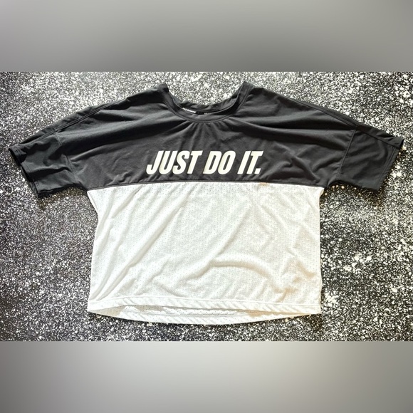 Nike Running Dri-Fit Crop Top Size Medium Black/White - Picture 1 of 3